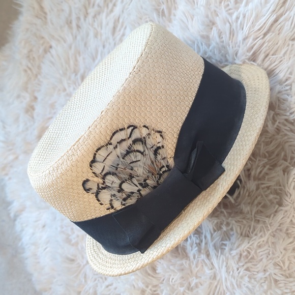 Straw Hat - Picture 1 of 5